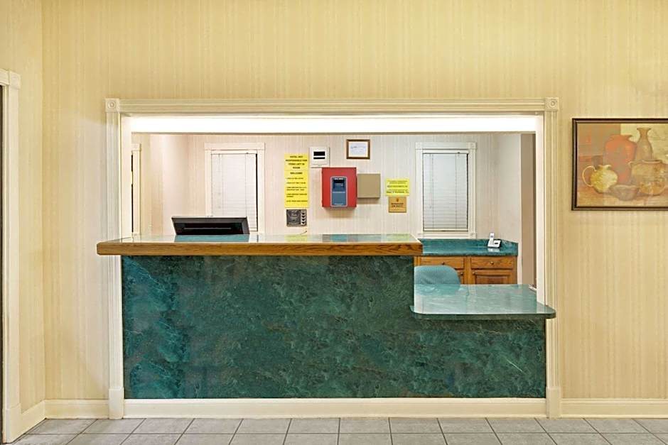 Super 8 by Wyndham Covington