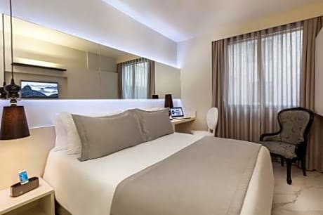 Queen Room - Mobility Accessible - Non-Smoking