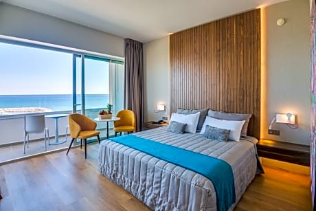 Family Superior Room with Sea View 