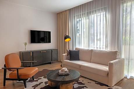 King Studio Suite with City View - Theme Park Access