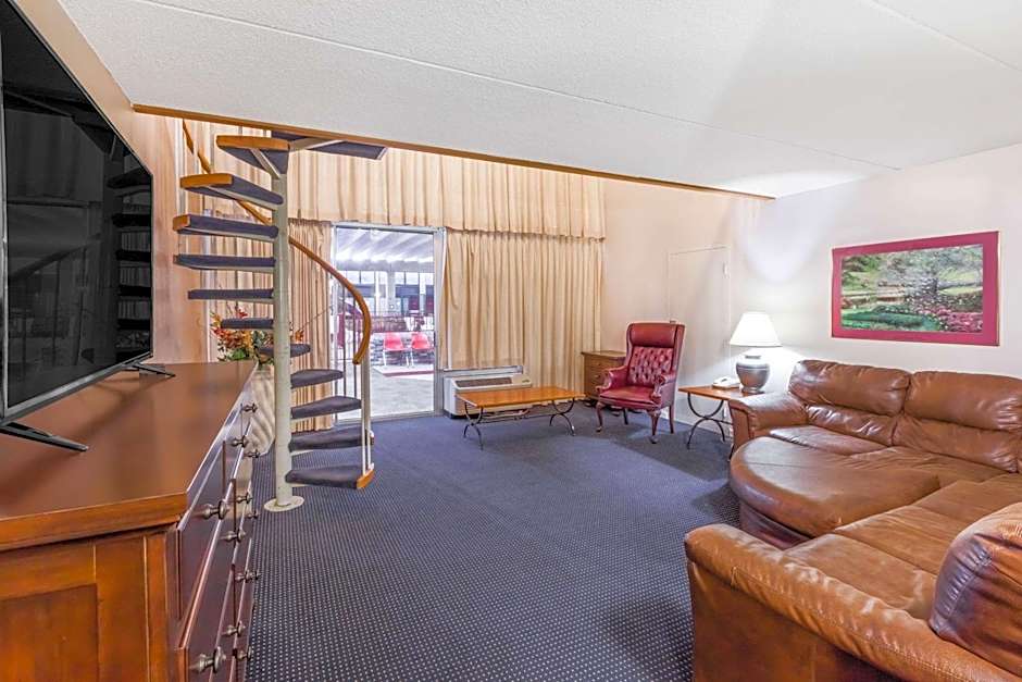 Ramada Hotel & Conference Center by Wyndham Grayling