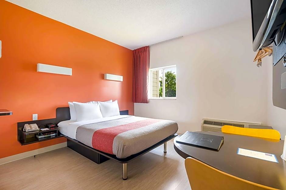 Motel 6 Kingston Ontario