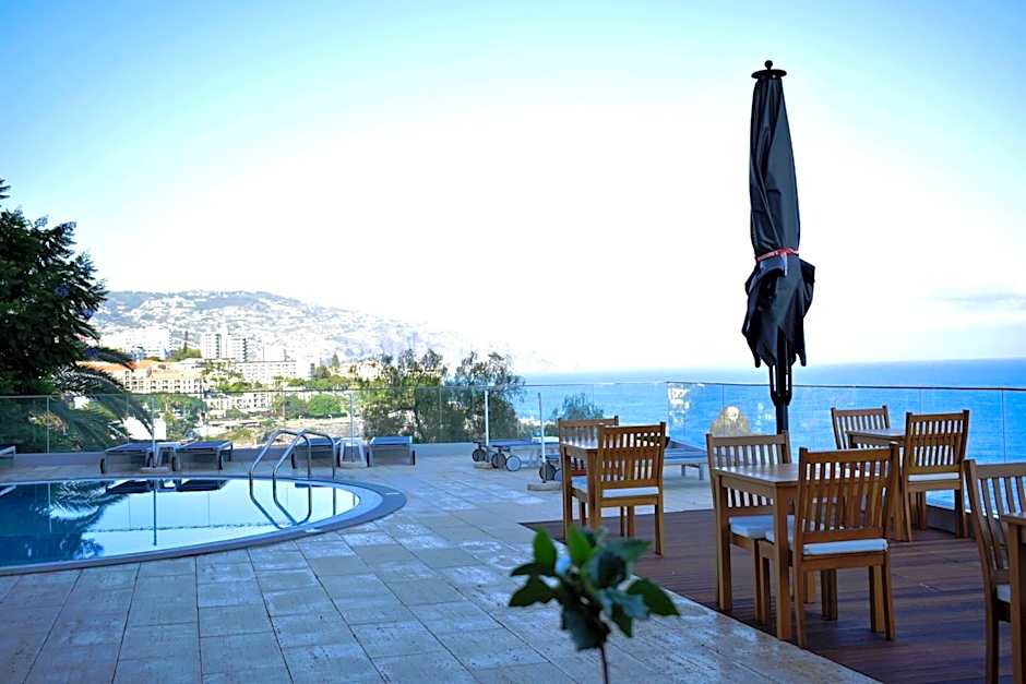 Madeira Regency Cliff- Adults Only