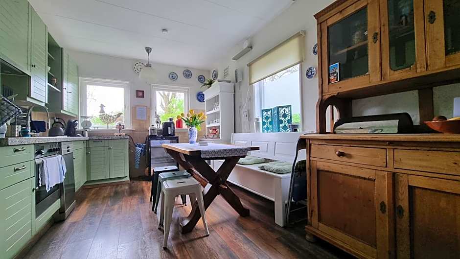 City Farmer Amsterdam a Guesthouse with free parking, Bed, Bike and Breakfast