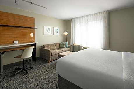 King Studio with Sofa Bed - Hearing Accessible