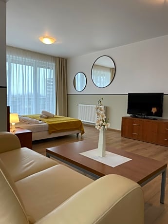 Deluxe Family Room (2 Adults + 2 Children)
