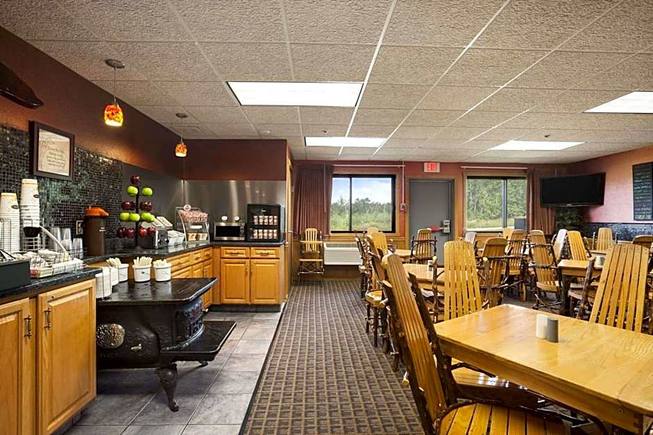 Super 8 by Wyndham Eveleth