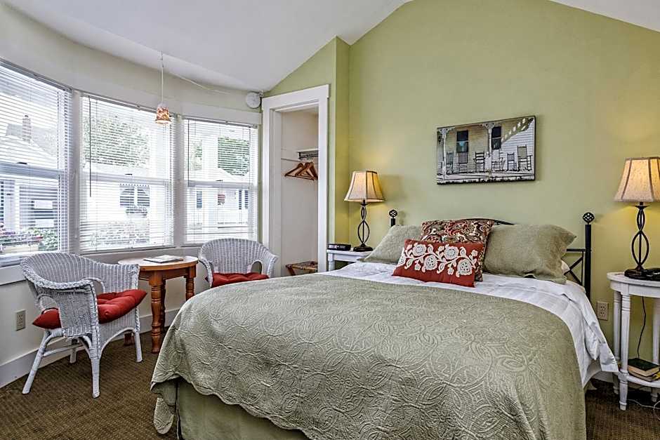 Photo 1 of 3 of Standard 1 Queen Bed