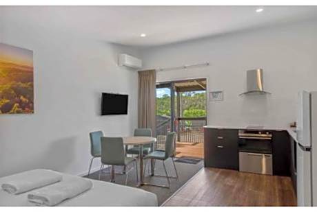 Superior Studio Cabin (2 Queens)