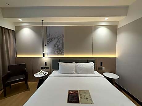 Deluxe King Room - Newly Renovated