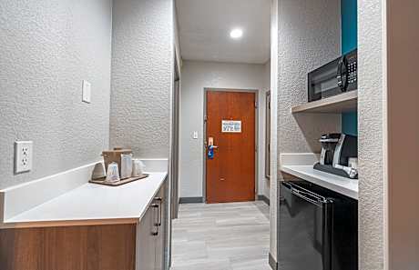 1 King Standard With Walk In Shower