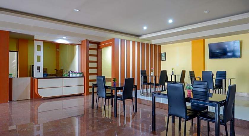 RedDoorz Plus @ Cameloan Hotel Palu