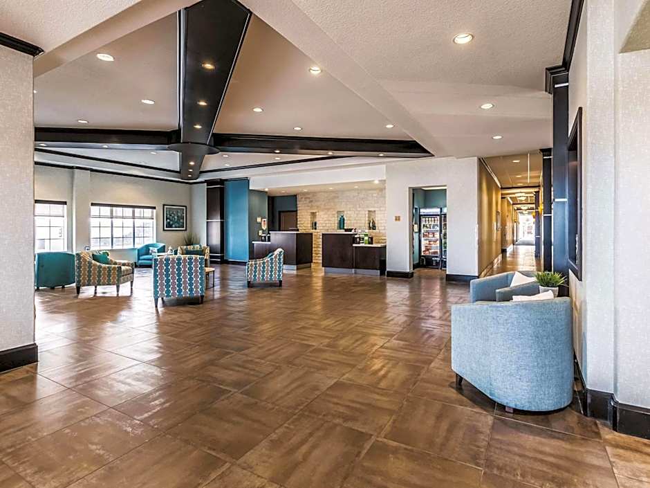 La Quinta Inn & Suites by Wyndham Dallas Grand Prairie South