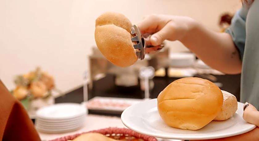 Thunderbird Carrera Hotel & Casino