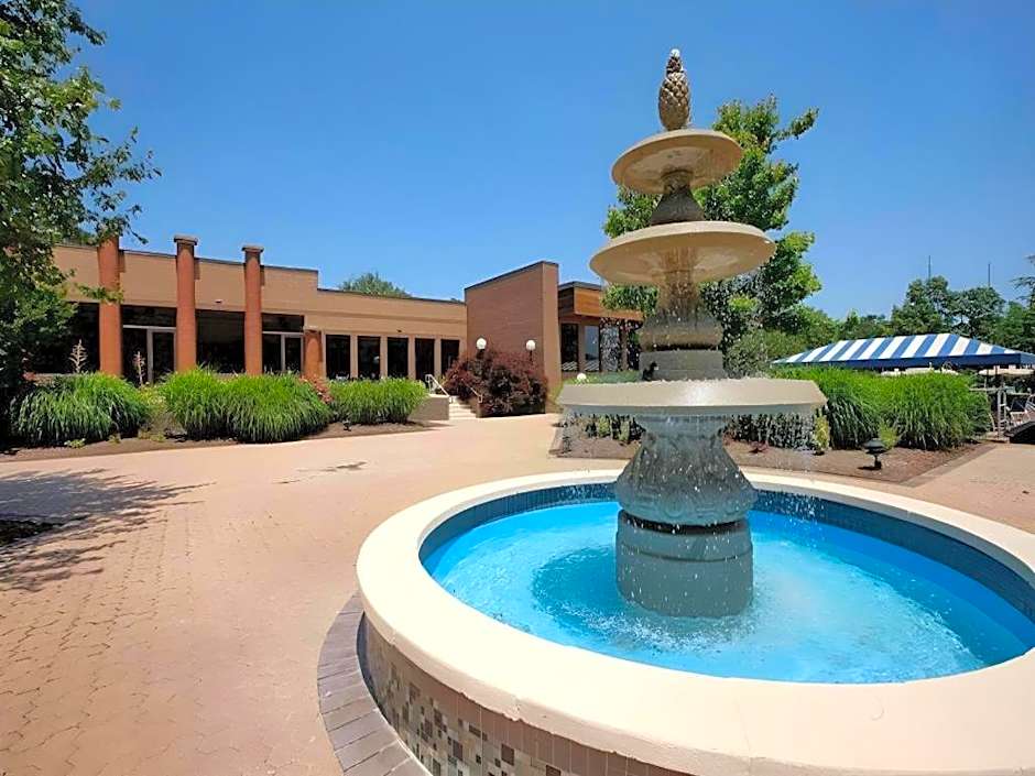 Solomons Inn Resort + Marina
