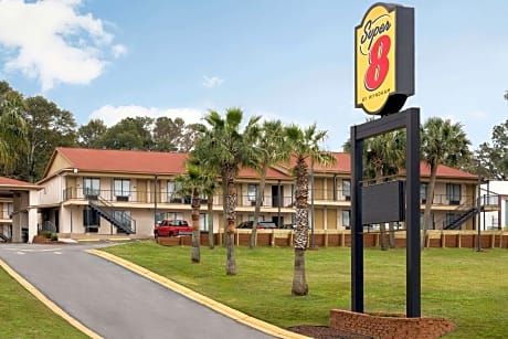 Super 8 by Wyndham Crestview