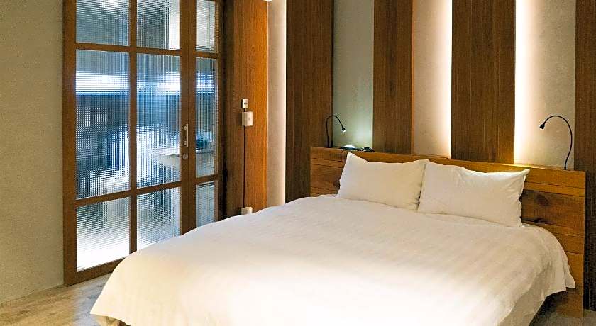 Central Land Hotel