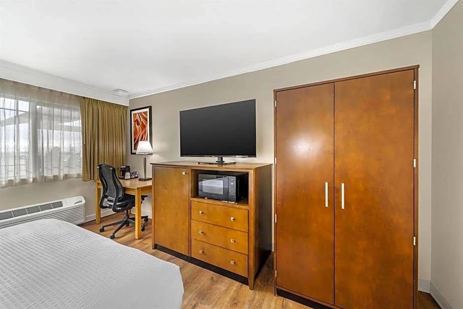 Best Western Plus Northwoods Inn