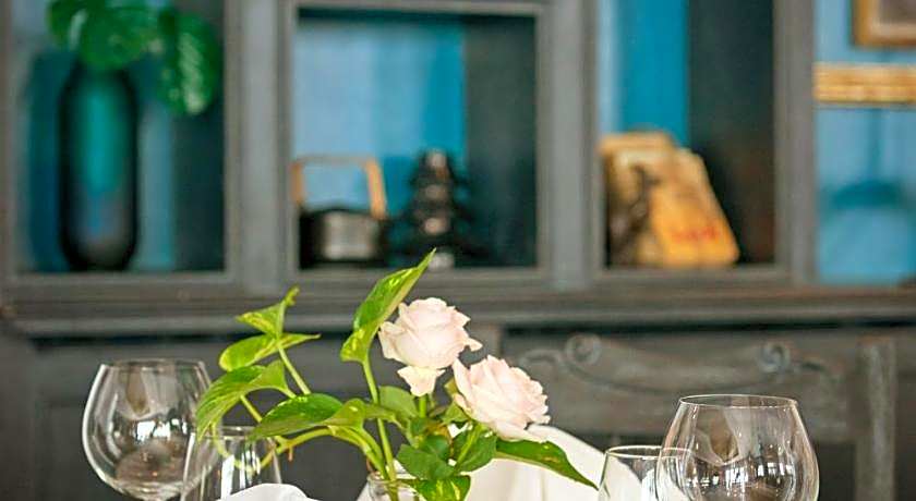 Manoir Des Arts Hotel