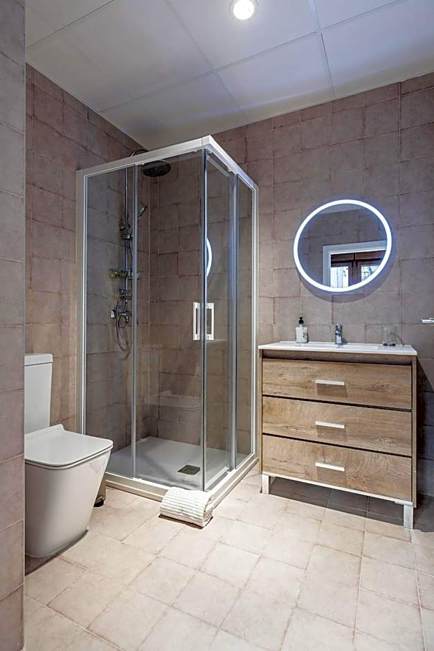 Apt with Antique Floor & lots of Sun Light