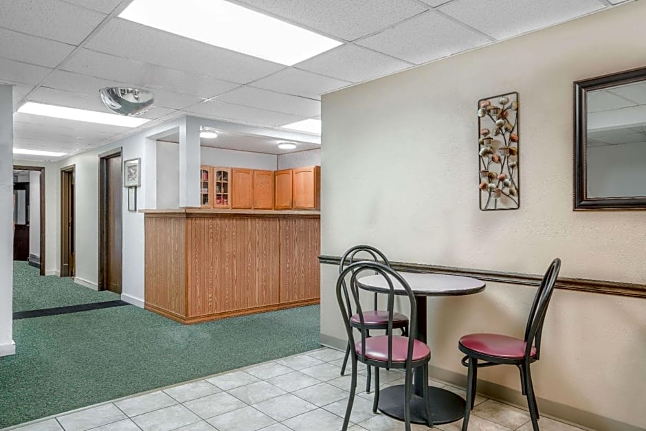 Super 8 by Wyndham Tomah Wisconsin