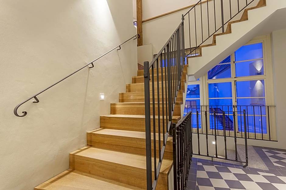 Hotel At the White Lily