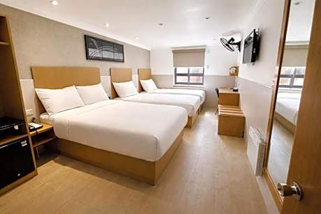 Family Room (4 Adults)