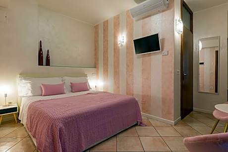 Standard Double Room with Private Bathroom