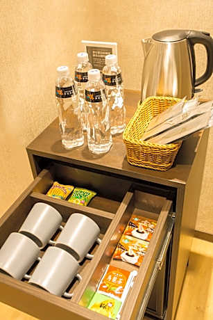 Standard Quadruple Room no window