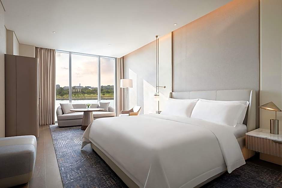Photo 1 of 5 of Deluxe 1 King Bed, River View