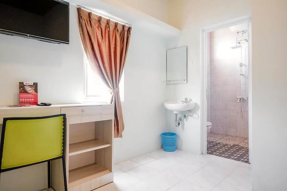 RedDoorz @ Jalan Pangeran Antasari Lampung 2