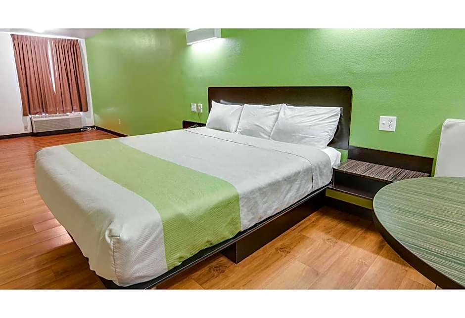Photo 1 of 6 of 1 King Bed Suite, Jetted Tub, Nonsmoking
