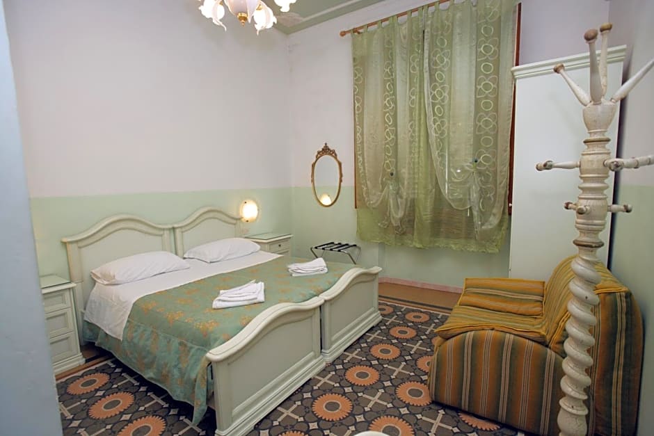 Hotel Desiree