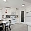 Casa Pura Vida Hot Tub, Pool & Ping Pong Tables w Backyard & BBQ Come stay