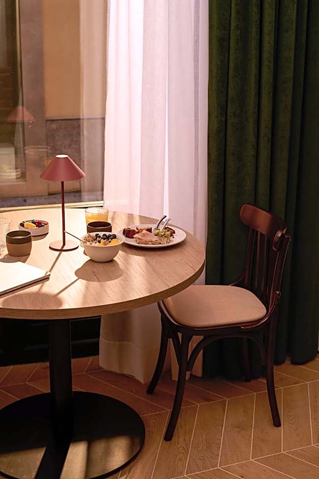 Honest Granada Hotel