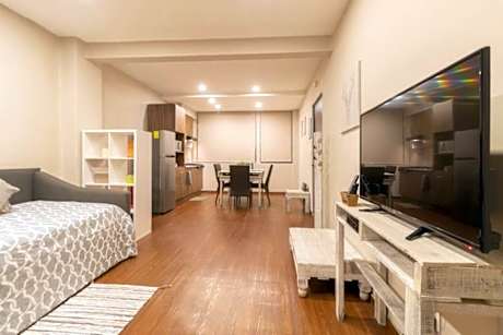 201 Nice Cozy AC Apt City Center Rooftop AC