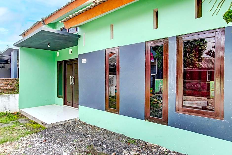 SPOT ON 92490 Casa Homestay Syariah