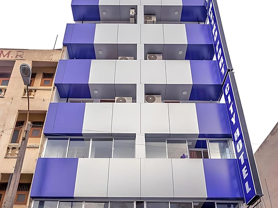 Metro Port City Hotel