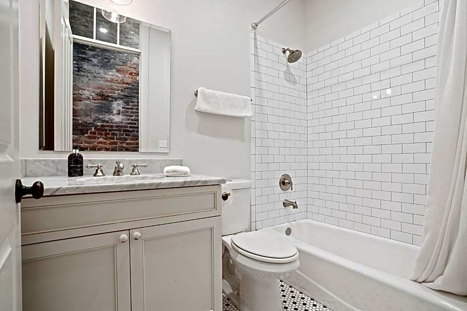 4br Gem On Gravier Close To Dining & Souvenirs