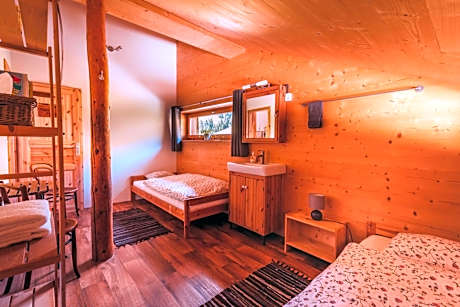 Standard Twin Room with Mountain View