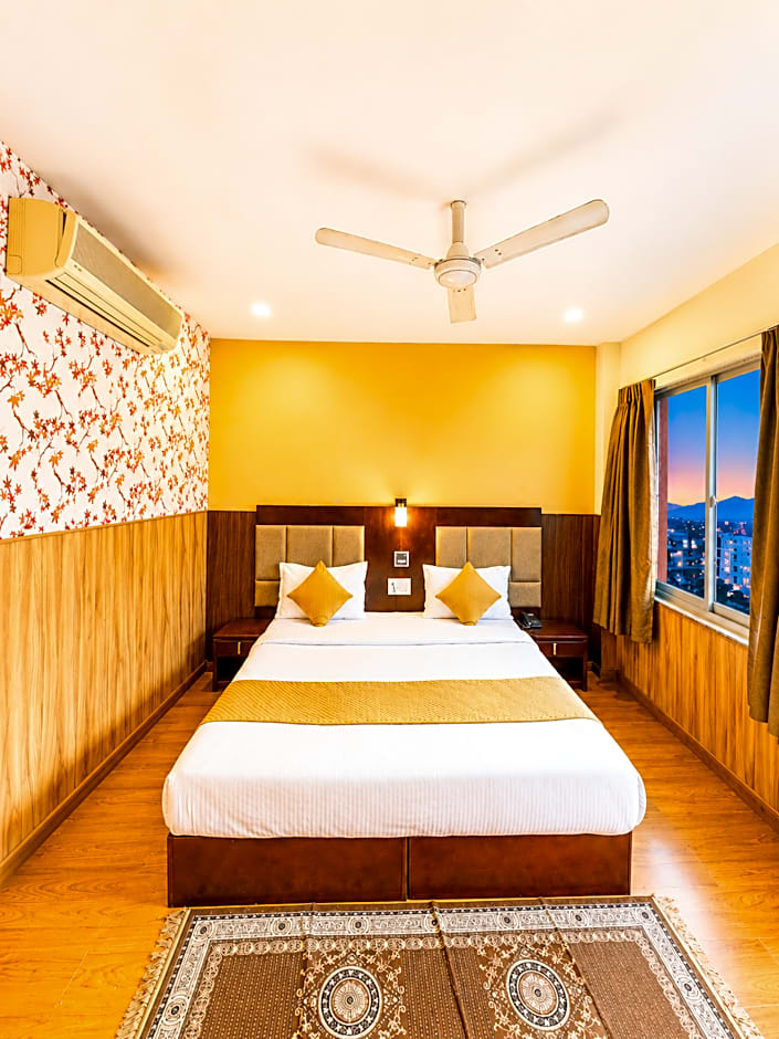 Royal Palm - Hotel Near Udaipur Railway Station