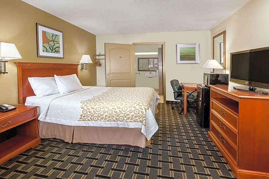 Days Inn by Wyndham Kent - Akron