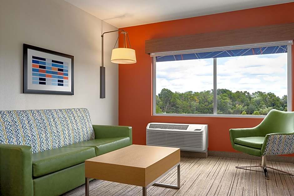 Holiday Inn Express and Suites Staunton By IHG