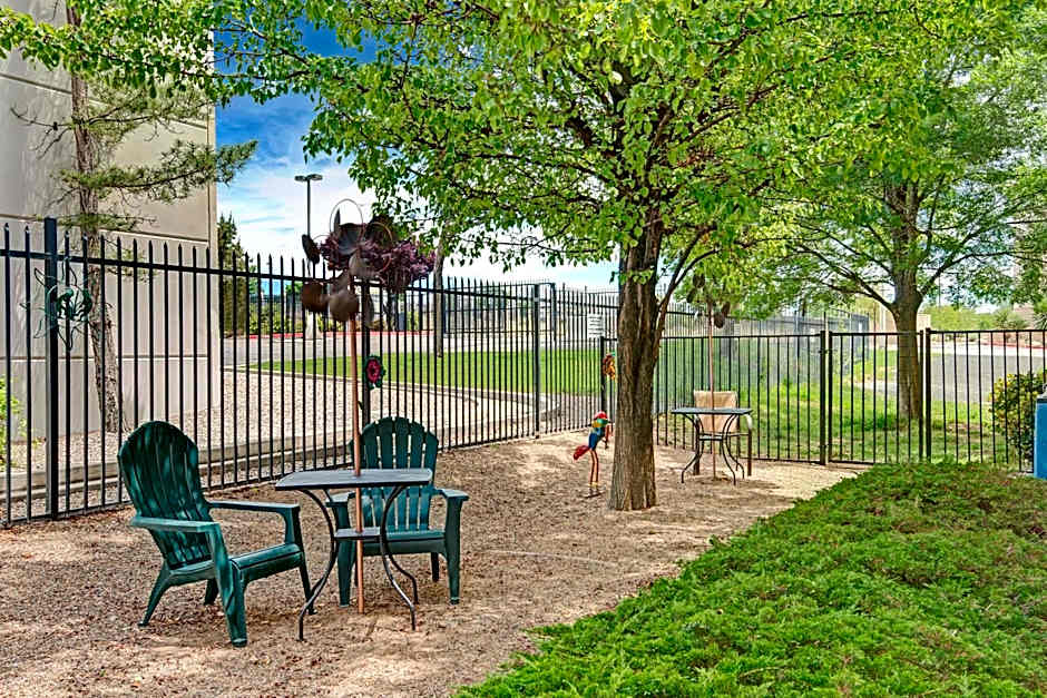 Days Inn & Suites by Wyndham Airport Albuquerque