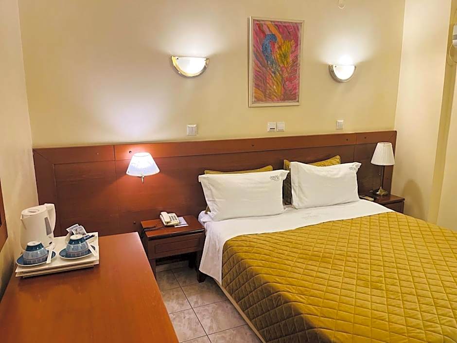 Triton Hotel Piraeus