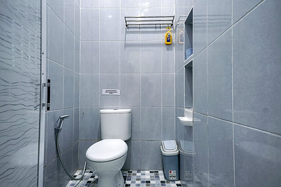 RedDoorz near Pantai Pandan Sibolga