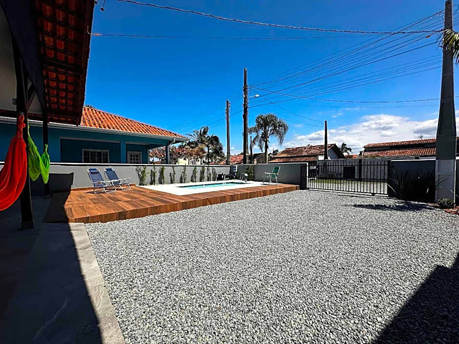 BS01- Casa com Piscina Aquecida e Churrasqueira