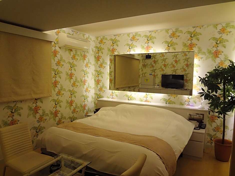 hotelLUANA 18歳未満入場禁止