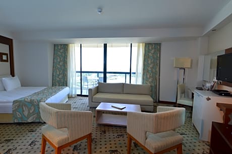 Family Room Lake View