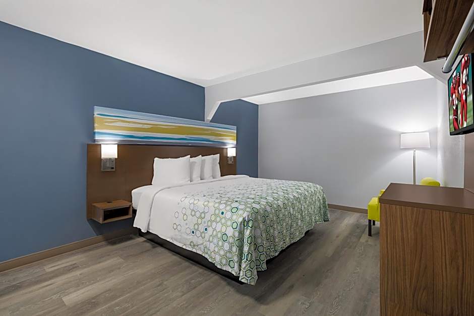 HomeTowne Studios by Red Roof Orange, TX